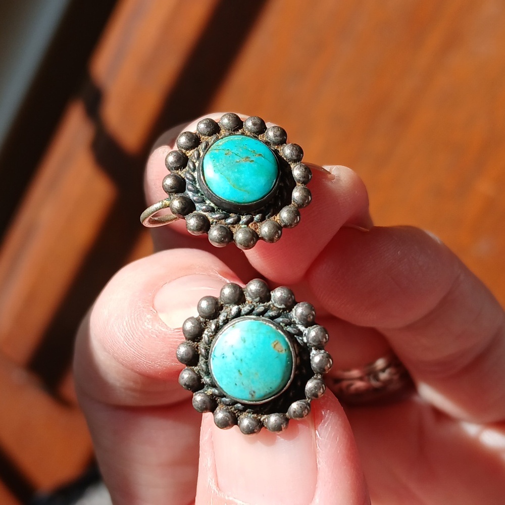 ANTIQUE Silver & Turquoise Screw-back Earrings.